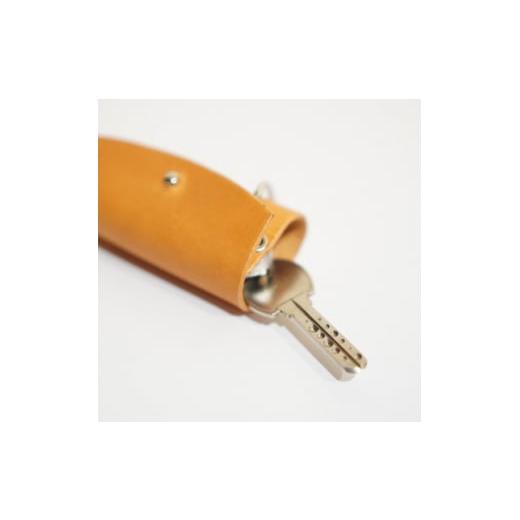 ふるさと納税 小物 岡山県 奈義町 レッド イタリアンオイルレザーのリングキーケース レッドカラー 革製品 ハンドメイド クラフト キーケース 革 レザー オイ… - 画像 (4)