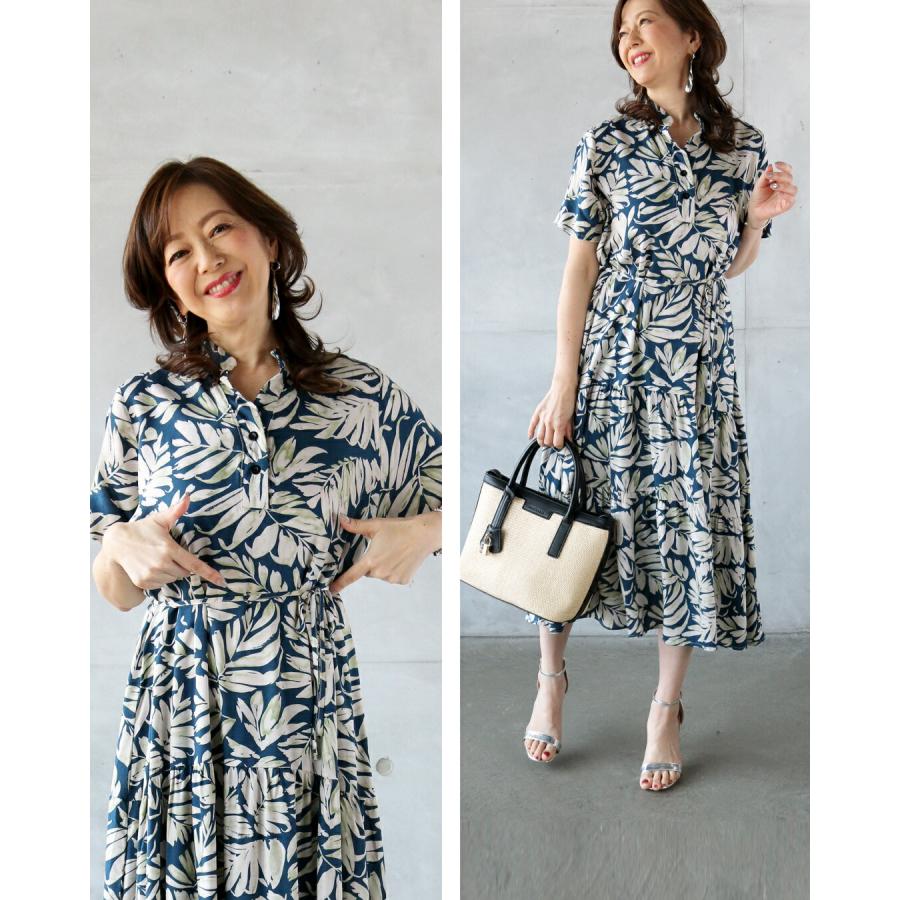 OTONA 涼し気リーフでラフなのに華やか ティアードワンピース 柄 ボタニカル 半袖 薄手 軽い ロング丈 ミドル丈 春夏 ブルー 40代 50代 60代 - 画像 (9)
